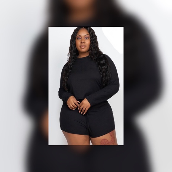 Hottie - Two Piece Short Set - Picture 2 of 2